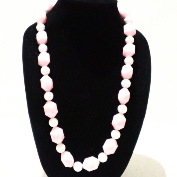 Vintage Chunky Mid Century Pink and White Beaded Necklace - Picture 1 of 7